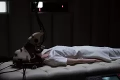 Possessor, Andrea Riseborough in un momento del film di Brandon Cronenberg