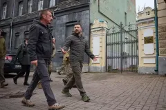Superpower, Volodymyr Zelenskyy e Sean Penn in un'immagine del documentario
