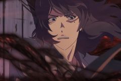 Suzume, il giovane Sota in una movimentata scena del film di Makoto Shinkai