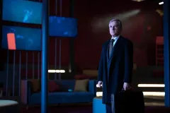 The Consultant, Christoph Waltz in una sequenza della serie Prime Video