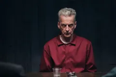 The Devil's Hour, Peter Capaldi in una scena della serie Prime Video