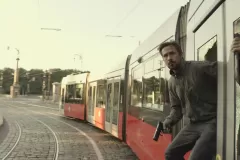 The Gray Man, Ryan Gosling in una sequenza del film
