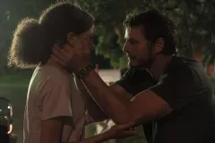 The Last of Us, Pedro Pascal e Nico Parker in una scena della serie