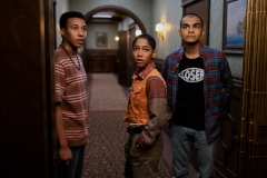 The Midnight Club, Chris Sumpter, Iman Benson e Sauriyan Sapkota in una scena della serie