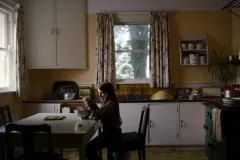 The Quiet Girl, una solitaria Catherine Clinch in una sequenza del film