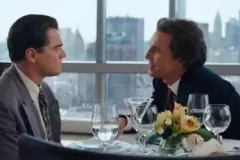 The Wolf of Wall Street, Leonardo DiCaprio con Jonah Hill in una scena del film di Martin Scorsese