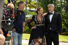 Ticket to Paradise, il regista Ol Parker con Julia Roberts e George Clooney sul set del film