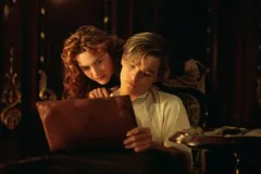 Titanic, Leonardo DiCaprio e Kate Winslet in una scena del film di James Cameron