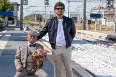 Tramite amicizia, Alessandro Siani e Pippo Santonastaso in una scena del film