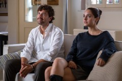 Tramite amicizia, Alessandro Siani e Matilde Gioli in una scena del film