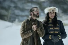 Vikings Valhalla, Tolga Safer e Hayat Kamille in una sequenza della seconda stagione della serie Netflix