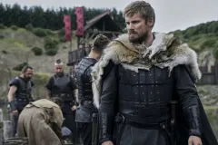 Vikings Valhalla, Bradley James in una sequenza della seconda stagione della serie Netflix