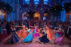 What's Love, Sajal Ali in un ballo di gruppo nel film