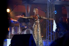 Whitney - Una voce diventata leggenda, Naomi Ackie durante una scena del film