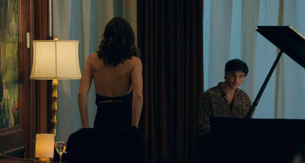Acque profonde, Ana de Armas e Jacob Elordi in una conturbante scena del film di Adrian Lyne