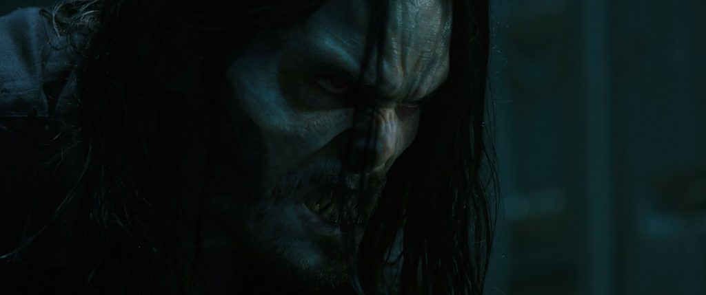 Morbius: un vampiresco Jared Leto in una scena