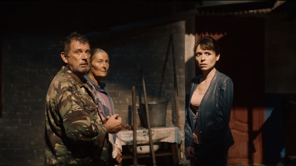 Bad Roads - Le strade del Donbass, una scena del film