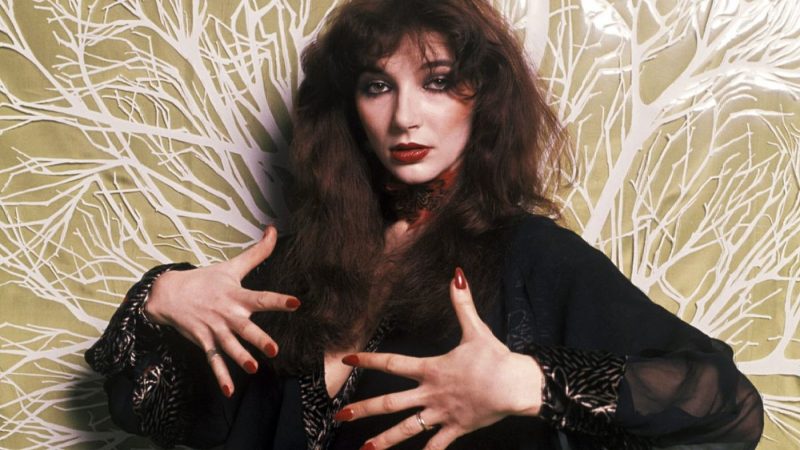 KATE BUSH ENTUSIASTA DEL SUCCESSO DI RUNNING UP THAT HILL IN STRANGER THINGS 4