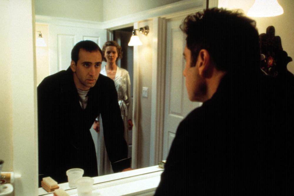 Face/Off, Nicolas Cage, Joan Allen e John Travolta in una scena del film