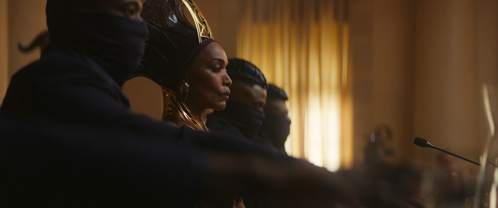 Black Panther: Wakanda Forever, Angela Bassett in una scena