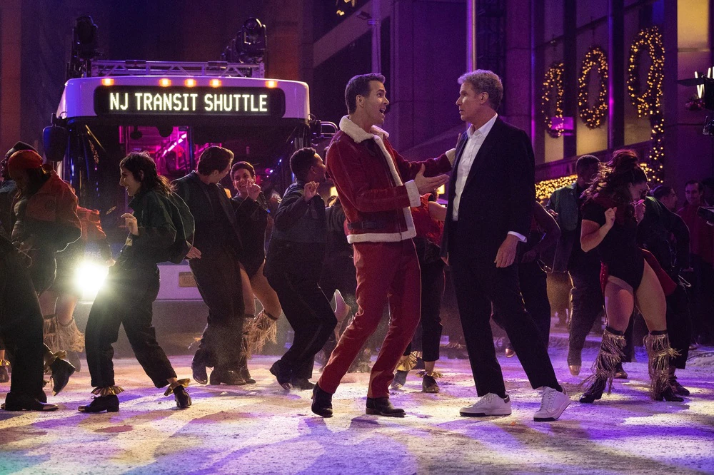 Spirited - Magia di Natale, Ryan Reynolds e Will Ferrell in una scena