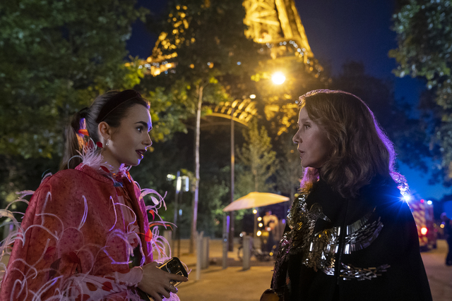 Emily in Paris 3, Lily Collins e Philippine Leroy-Beaulieu in una scena della serie