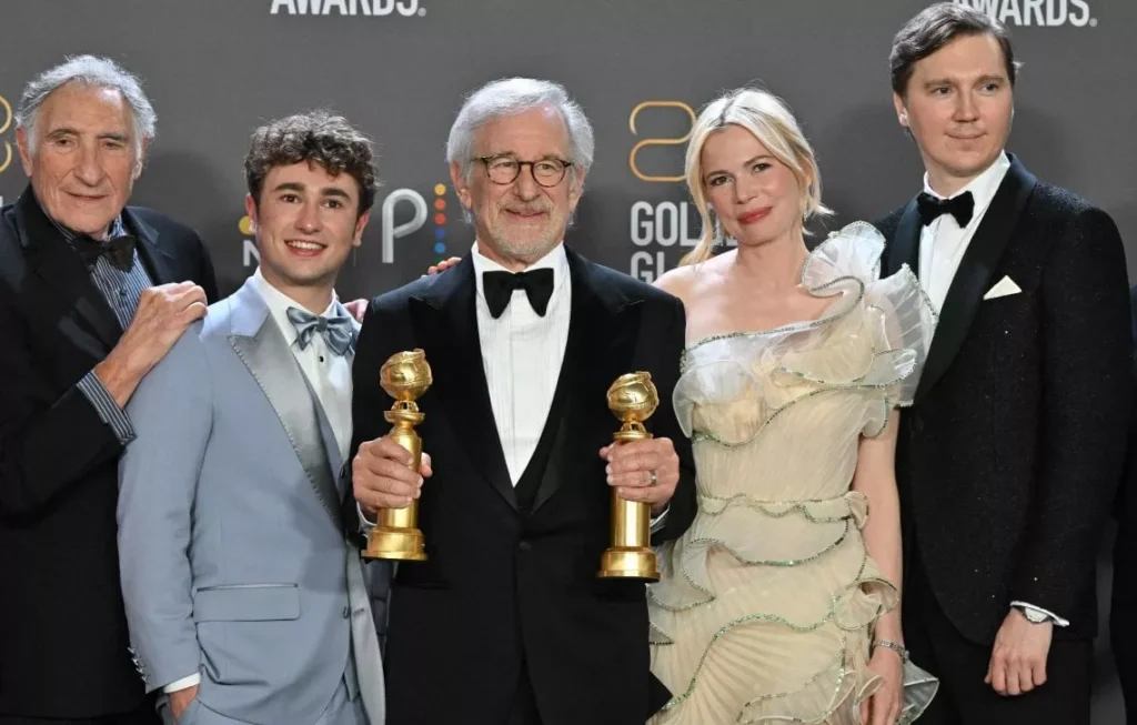 Steven Spielberg e il cast di The Fabelmans ai Golden Globe 2023