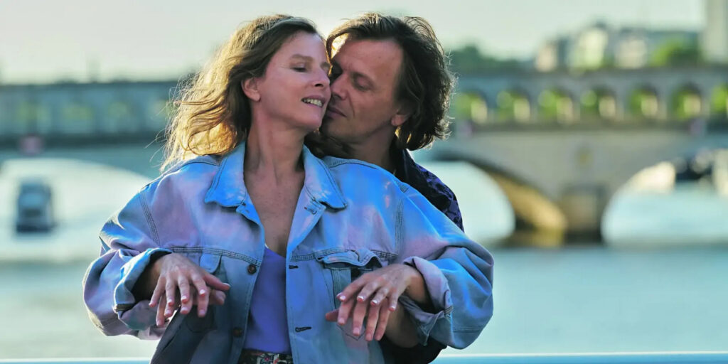 Una foto del film Strangers by Night, presentato nella sezione Un Certain Regard di Cannes 2023