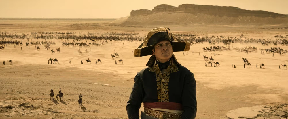 Napoleon, Joaquin Phoenix in una scena del film