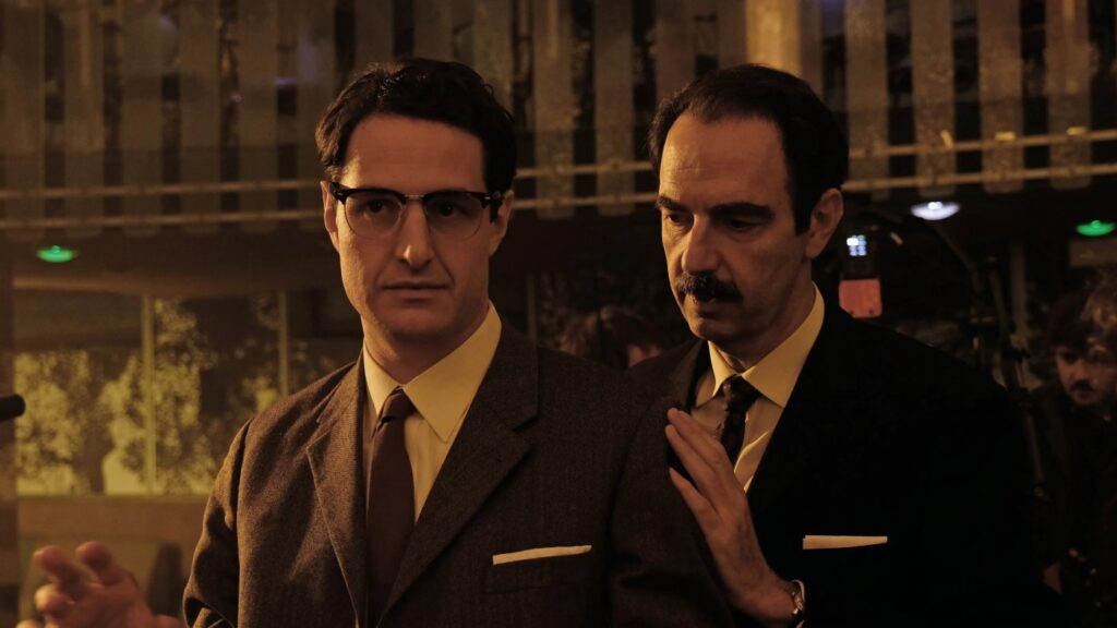 Zamora, Alberto Paradossi e Neri Marcorè in una scena del film